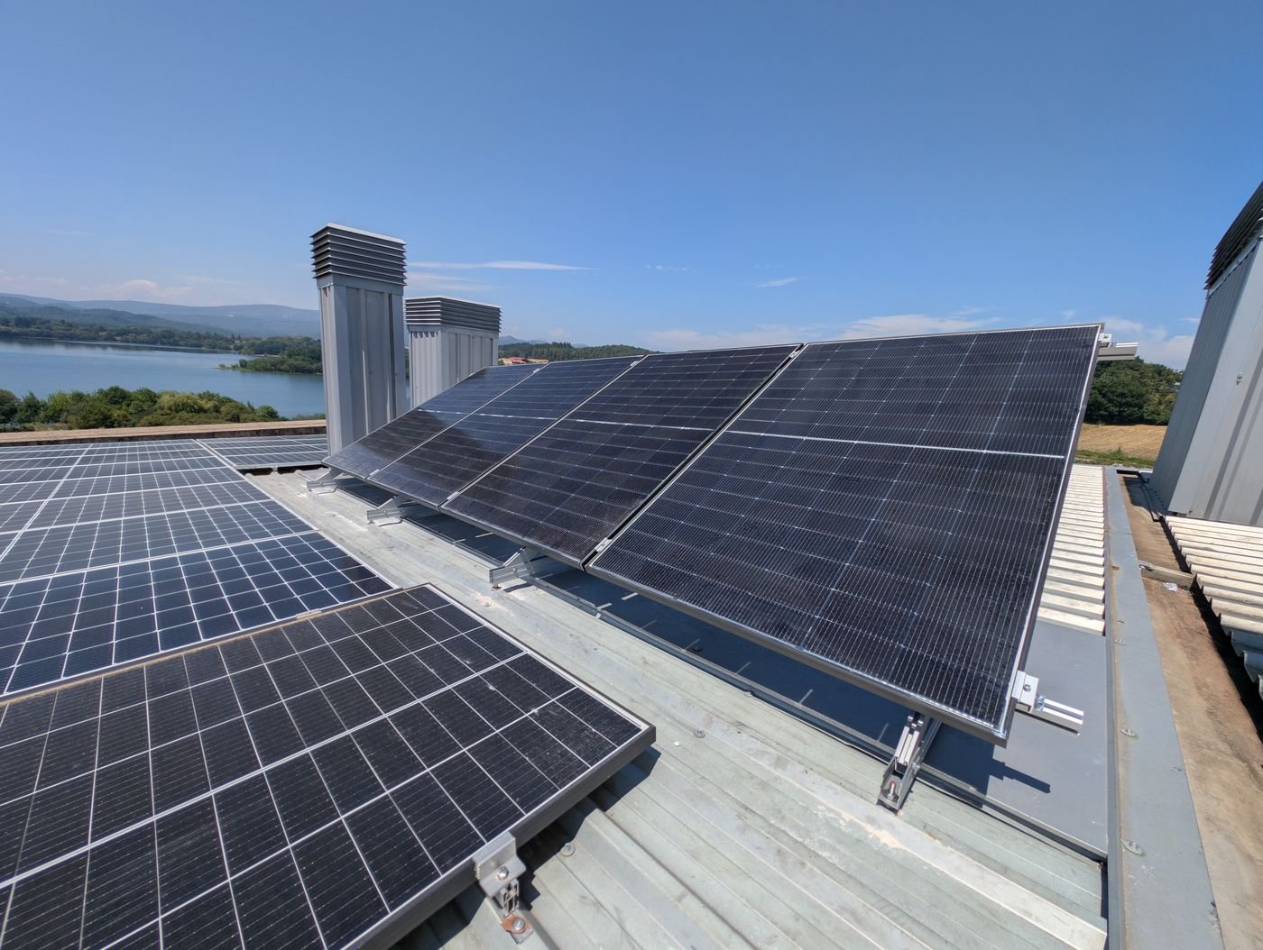 Instalación fotovoltaica en cubierta metálica