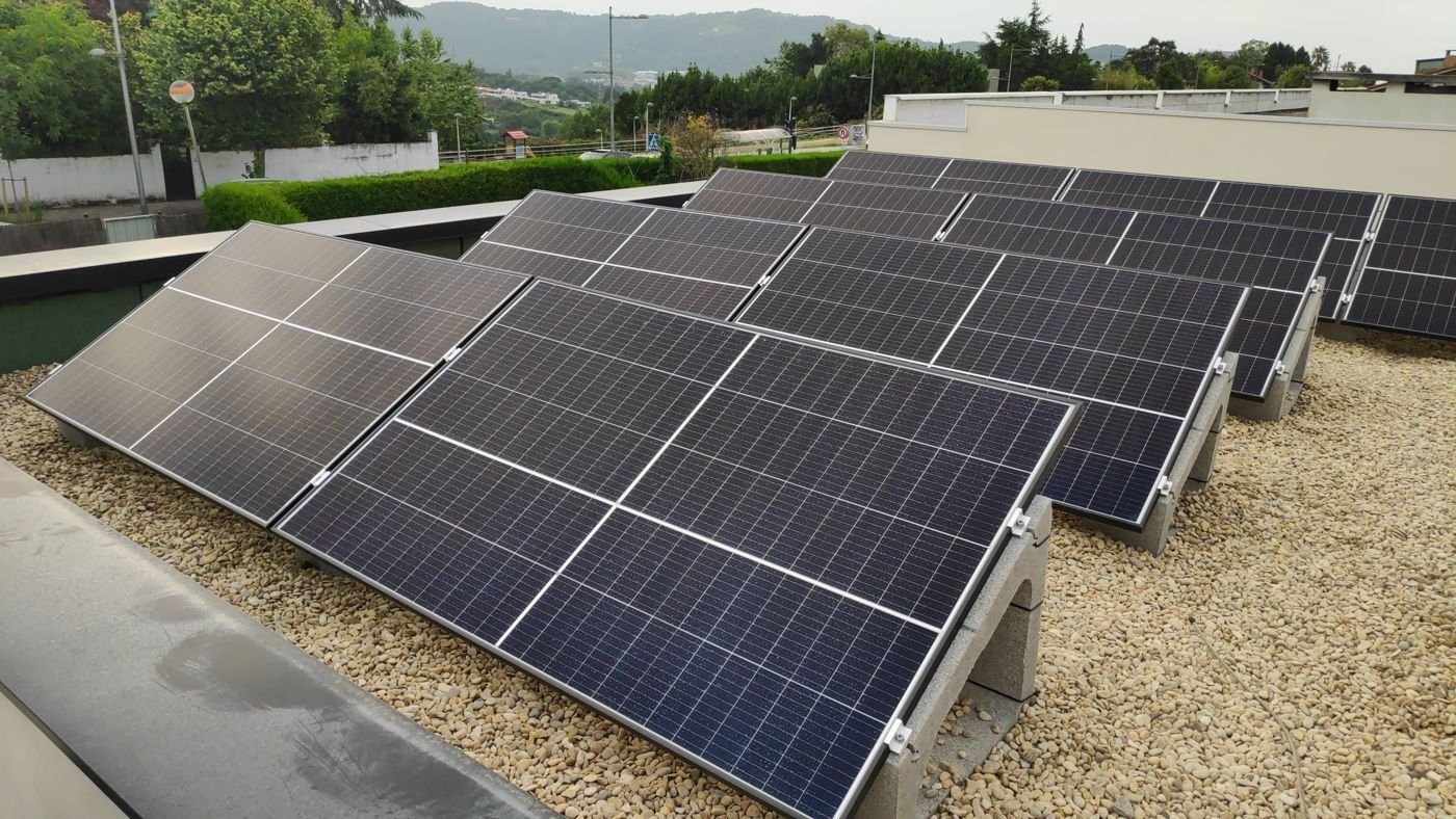 Instalación fotovoltaica en cubierta plana