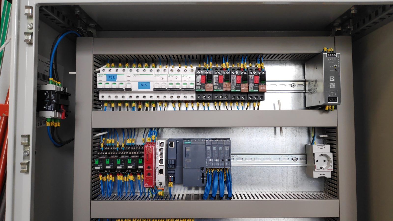 Armario de control con autómata Siemens